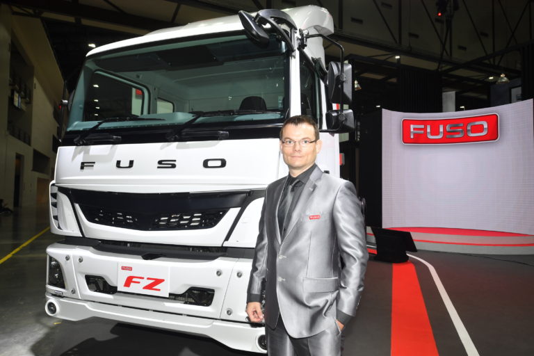 นาย ซาช่า ริคาเน็ค-ประธานกรรมการบริหารของเดมเลอร์ คอมเมอร์เชียล วีฮีเคิลส์