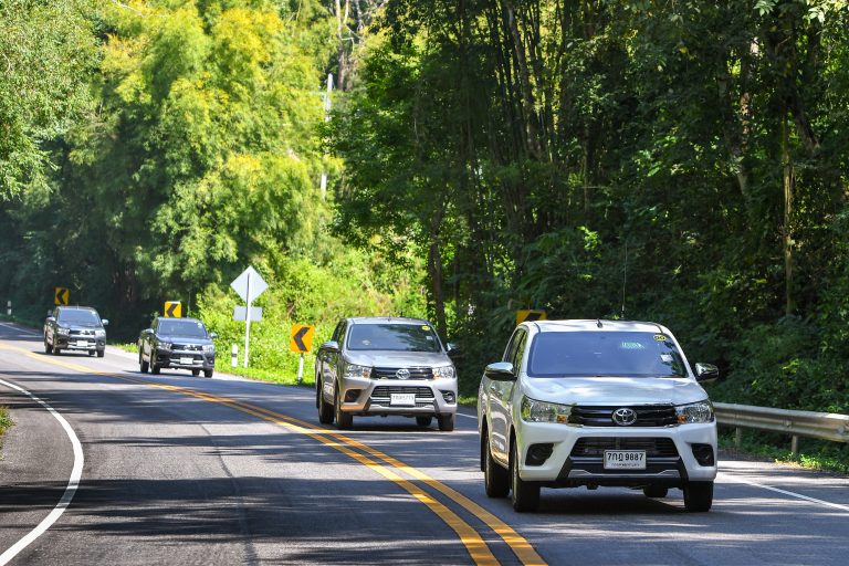 ชาเลนจ์ โตโยต้า ไฮลักซ์ รีโว่ 2.4ลิตร เกียร์อัตโนมัติ 6 จังหวะใหม่