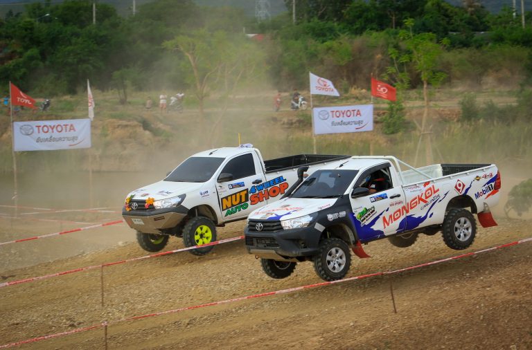 TOYOTA HILUX REVO 10 เซียนประจัญบาน 2019