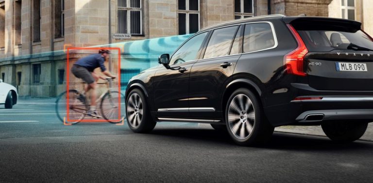 วอลโว่ คาร์ ร่วมกับ พีโอซี ทดสอบหมวกกันน็อกจักรยาน