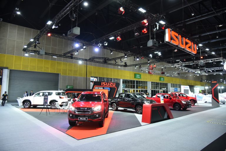 อีซูซุ นำ "มิว-เอ็กซ์ ดิ ออนิคซ์” และ "บลูเพาเวอร์ ร่วมงาน“ FAST Auto Show