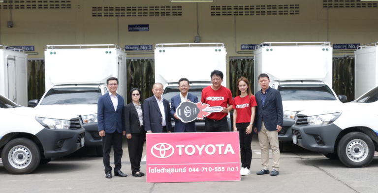 โตโยต้า ส่งมอบ ไฮลักซ์ รีโว่ 40 คันให้กับบริษัทในเครือกรเดช