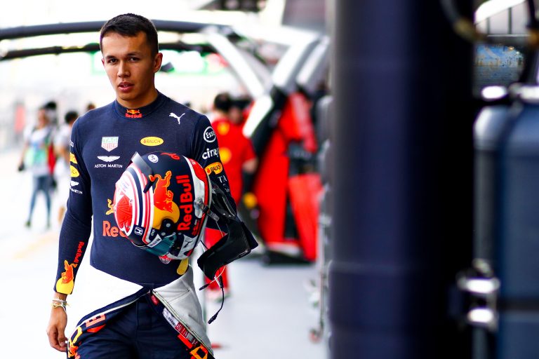 ข่าวรถวันนี้ :  อเล็กซานเดอร์ อัลบอน อังศุสิงห์ นักแข่งรถสูตร1 ชาวไทย 