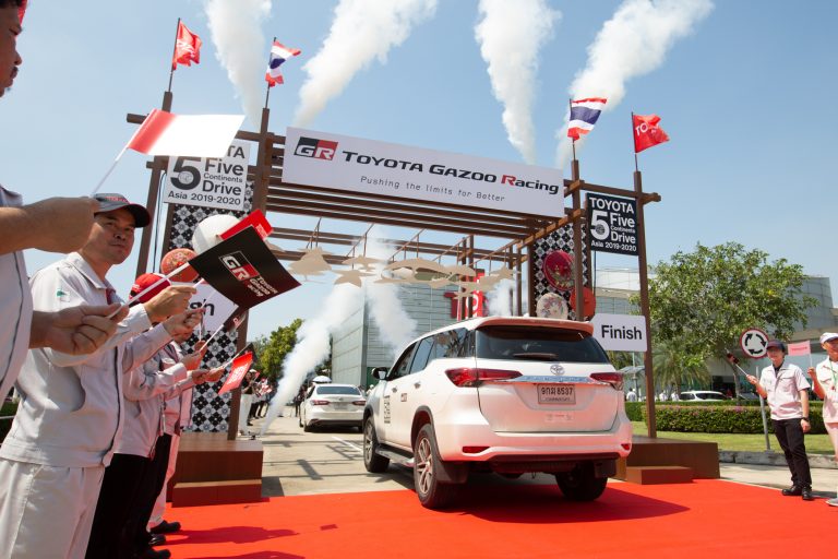ข่าวรถวันนี้ : โตโยต้า ฉลองความสำเร็จ คาราวานตะลุย  5 ทวีป