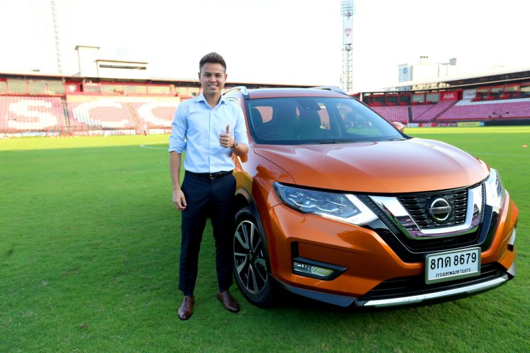 ข่าววันนี้ : สยามสปอร์ตนำเสนอซีรีส์ 'The Champion Story' เกี่ยวกับธีราทร กับชีวิตการค้าแข้ง ณ สโมสรฟุตบอล โยโกฮาม่า เอฟ มารินอส และนิสสัน เอ็กซ์เทรล รถยนต์คันโปรดของเขา