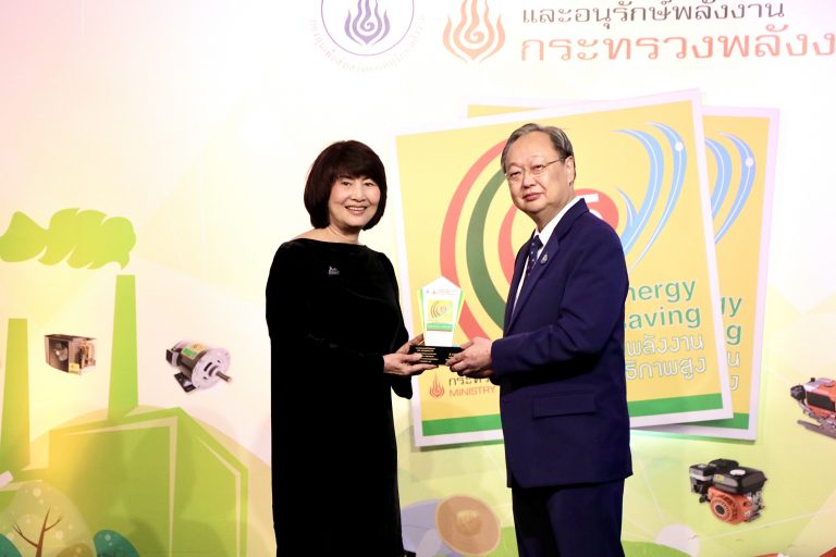 ข่าวรถวันนี้ : ฟิล์มกรองแสงลามิน่า ตอกย้ำคุณภาพฟิล์มระดับโลก รับมอบฉลากประหยัดพลังงานประสิทธิภาพสูง เบอร์ 5 จากกระทรวงพลังงานต่อเนื่องเป็นปีที่ 3