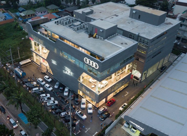 ข่าววันนี้ : ค่ายรถหรูเดือด อาวดี้ ประกาศโละล้างสต๊อก ทั้งรถใหม่และเก่า จำนวน 200 คัน โดยให้ส่วนลดสูงสุด 1 ล้านบาท