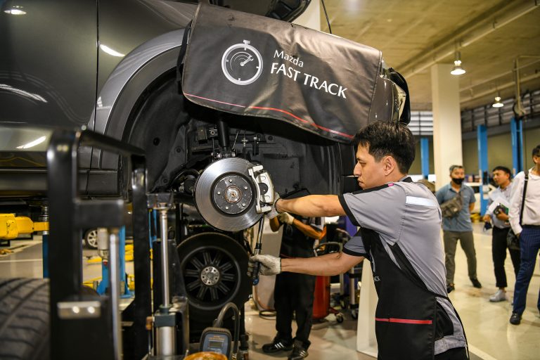 ข่าวรถวันนี้ : มาสด้า เปิดกลยุทธ์บริการหลังการขาย MAZDA ACTIV SERVICE เพื่อดูแลลูกค้าตลอดอายุการใช้งาน พร้อมเจาะลึก MAZDA FAST TRACK