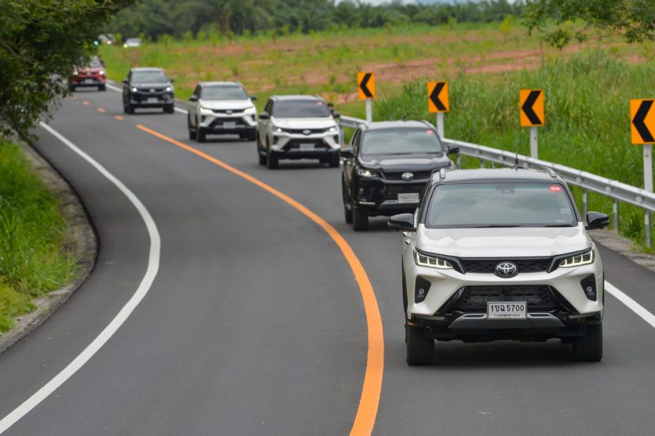 รีวิวรถใหม่ 2020 : Toyota Fortuner Legender สัมผัสแรกบนถนนจริง ฟันธง! ครบเครื่อง ทั้งหล่อและลุย