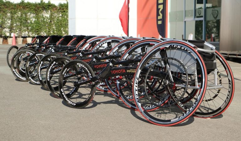 ข่าวรถวันนี้ : โตโยต้า มอบรถเรซซิ่งวีลแชร์และชุดนักกีฬาให้กับนักกีฬาพาราลิมปิก