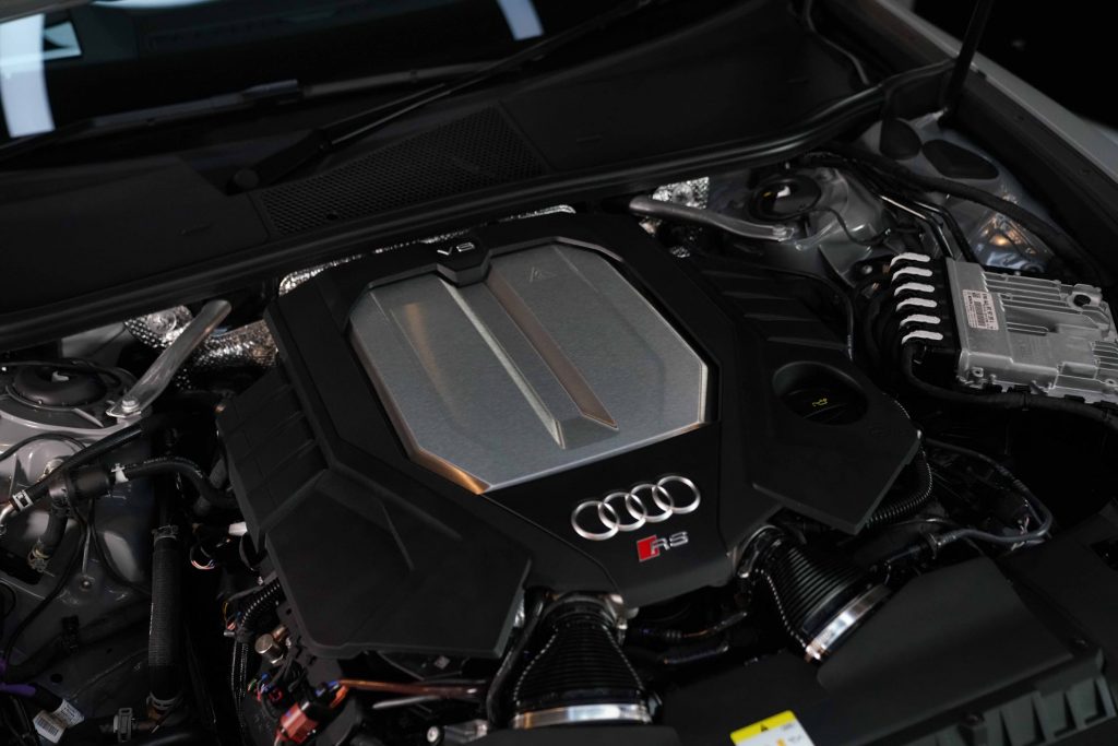 รีวิวรถใหม่2021 : อาวดี้ ประเทศไทย เปิดตัว Audi RS 6 Avant ตัวแรง ที่สุดแห่งสมรรถนะกับพละกำลังล้ำเลิศถึง 600 แรงม้า พร้อมตั้งราคาสุดช็อก ให้ลูกค้าจับต้องได้ เพียง 9.89 ล้านบาท