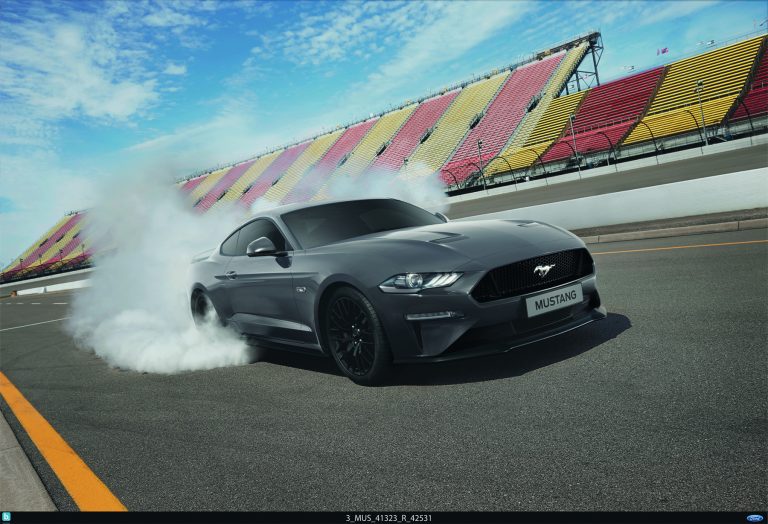 รีวิวรถใหม่ : ฟอร์ด มัสแตง รถสปอร์ตระดับตำนานเพิ่ม สีเทาใหม่ ‘คาร์บอนไนซ์ เกรย์’