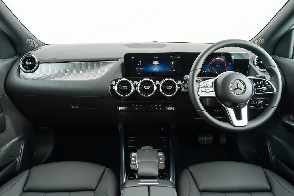 Mercedes-Benz GLA 200 Progressive ใหม่ ราคา 2,199,000 บาท