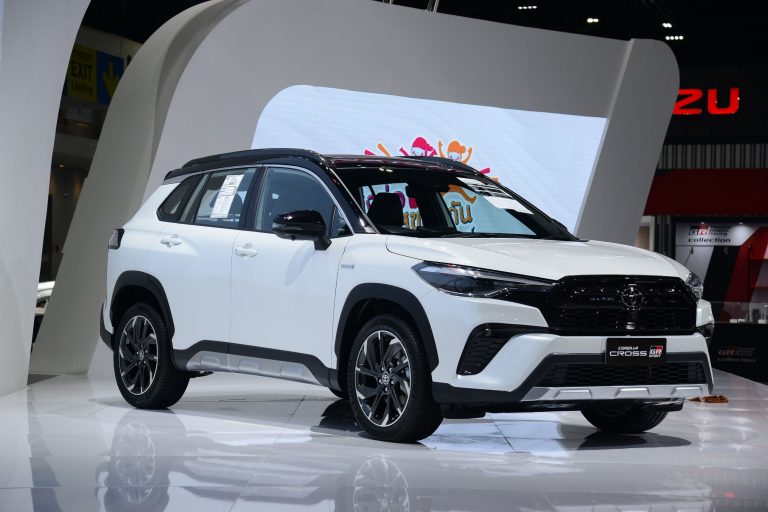 รีวิวรถใหม่ 2021 :โตโยต้า โคโรลล่า ครอส HEV GR Sport “RACE YOUR JOURNEY AMBITION” ราคา 1,249,000 บาท