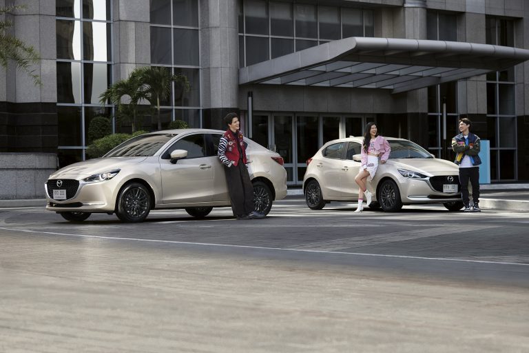 รีวิวรถใหม่ : MAZDA2 MY22 สีใหม่แพลตทินั่ม ควอตซ์ เพิ่มอุปกรณ์ดีที่สุดในคลาส ขายราคาเดิม เอาใจลูกค้าเจนฯ ใหม่