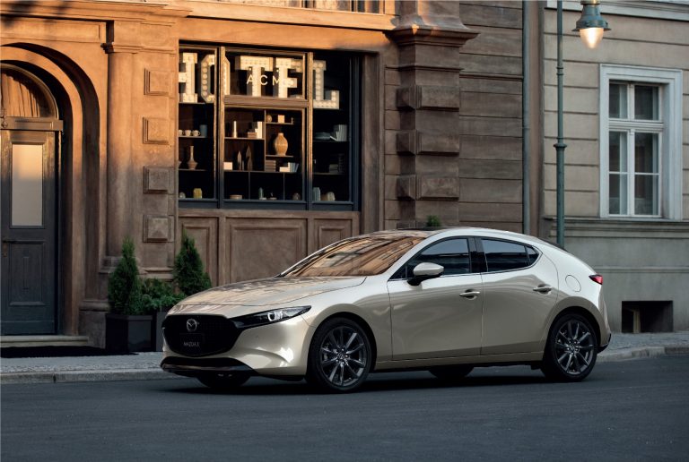 ข่าวรถวันนี้ : New Mazda3 สีใหม่ เพิ่มฟีเจอร์ ดูสปอร์ตพรีเมี่ยม