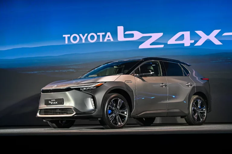 TOYOTA bZ4X ราคา 1,836,000 บาท