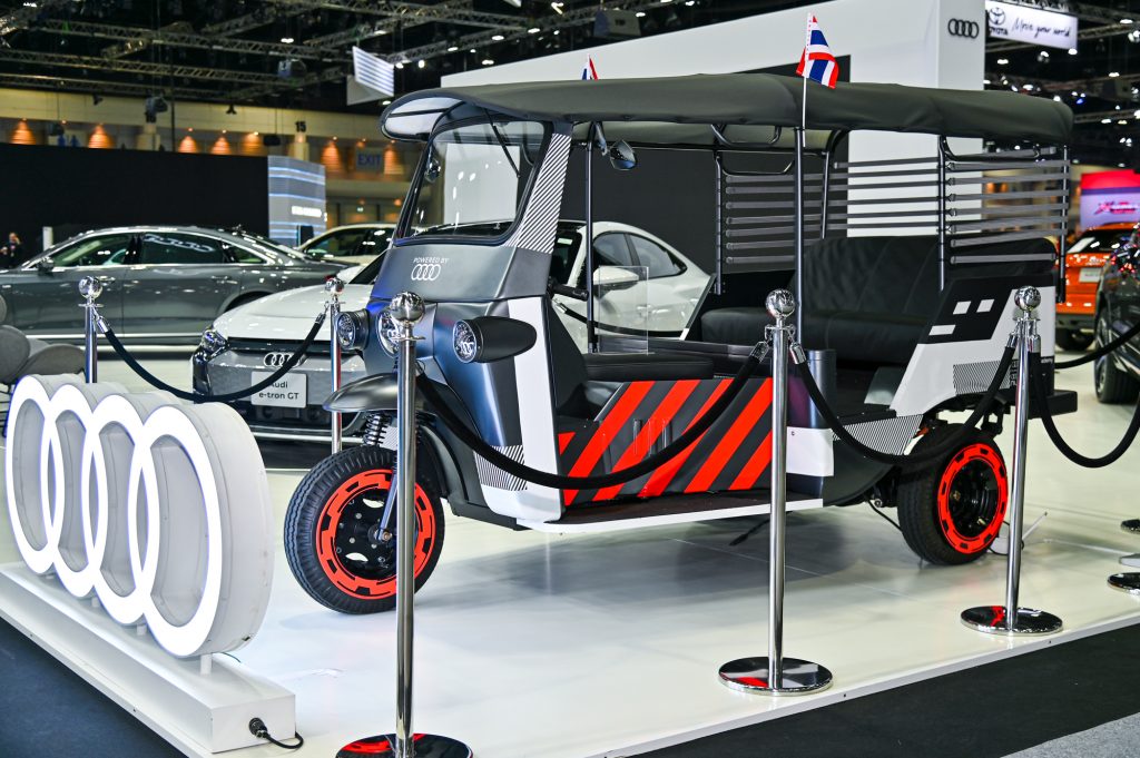 ข่าวรถวันนี้ : อาวดี้ ครบเครื่อง โชว์ยนตรกรรมหรูสุดเร้าใจ พร้อม e-Rickshaw concept รถตุ๊กตุ๊กไฟฟ้า ต้อนรับงาน Motor Expo