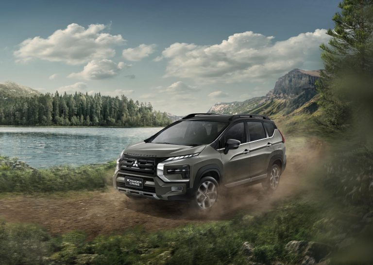 ข่าวรถวันนี้ : มิตซูบิชิ เอ็กซ์แพนเดอร์ ครอส ใหม่! ราคา 946,000 บาท รุ่นสีพิเศษขาวและเขียวหลังคาดำทูโทน บวกเพิ่ม 20,000 บาท