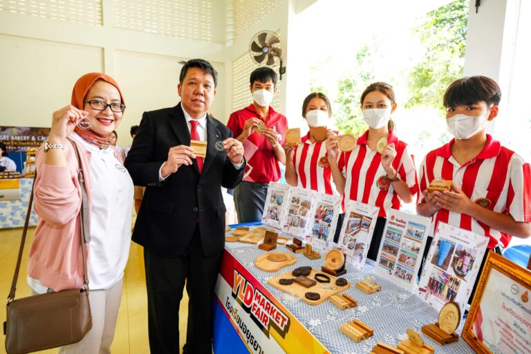 ข่าวรถวันนี้ : นิสสัน ประเทศไทย ร่วมผลักดันเยาวชนผ่านงานจัดแสดงผลงาน โครงการพัฒนาทักษะภาวะผู้นำสำหรับเด็กและเยาวชน เพื่อสนับสนุนทักษะของเยาวชนผ่านนิทรรศการโดยนักเรียนจาก 16 โรงเรียน