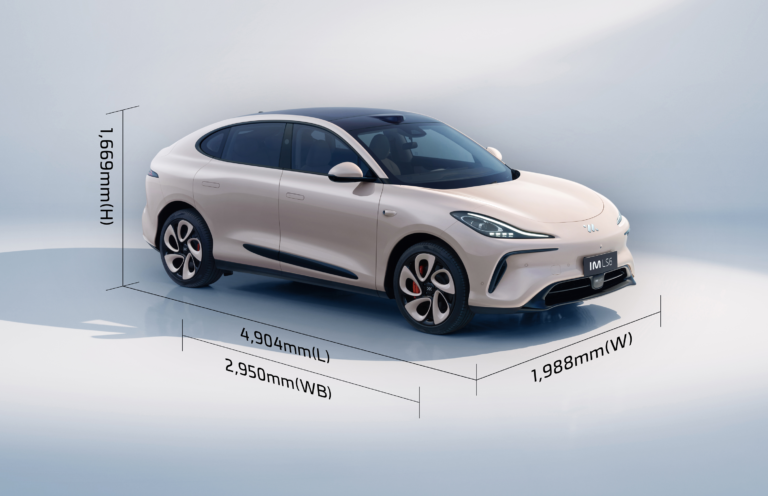 ข่าวรถวันนี้ : เอ็มจี จัด พรีเมียม อีวี สองรุ่นเตรียมโชว์ที่ งาน Motor Expo ครั้งที่ 40 กับ โรดสเตอร์ MG CYBERSTER และ คูเป้เอสยูวีสุดหรู IM LS6