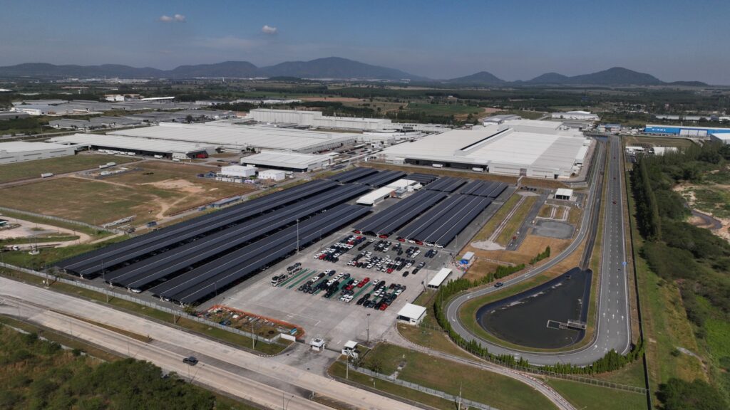 ข่าวรถวันนี้ : โรงงานฟอร์ดฉลอง ‘หลังคาโรงจอดรถแบบโซลาร์เซลล์’ ขนาดใหญ่ที่สุดในไทย