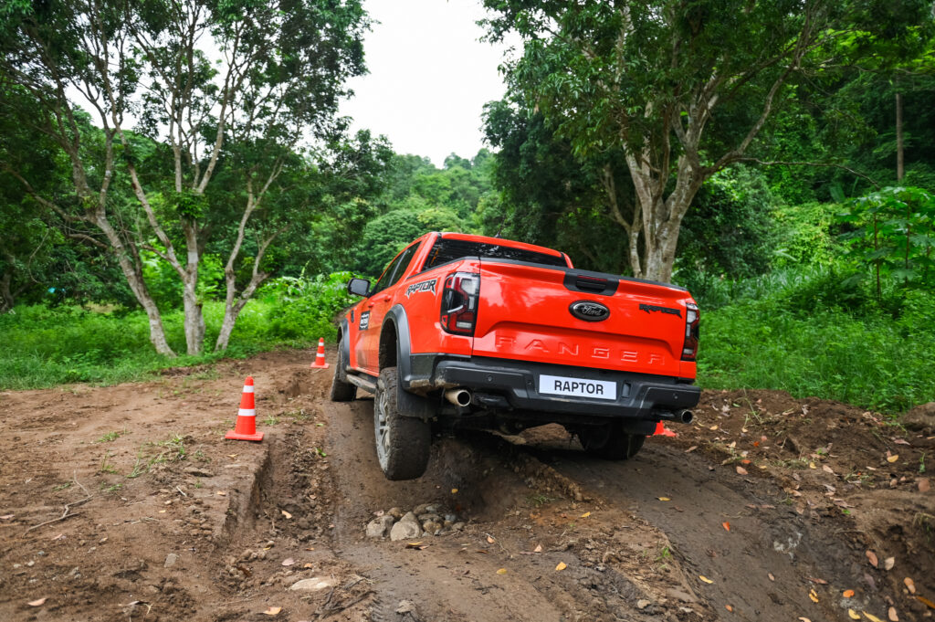 ford-raptor-king-of-tough-2024