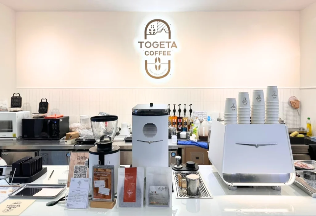 ข่าวรถวันนี้  : Togeta Coffee พร้อมส่งความสุขในทุกช่วงเวลา เปิดตัวร้านกาแฟสาขา ที่ 2 ณ มหาวิทยาลัยหอการค้าไทย