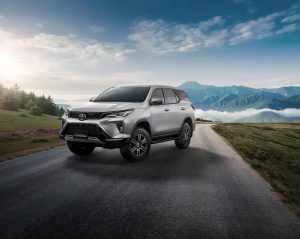 ข่าวรถวันนี้ : TOYOTA FORTUNER LEADER S รถยนต์อเนกประสงค์ในรุ่นย่อยใหม่ 2.4 Leader S เกียร์อัตโนมัติ ราคา 1,239,000 บาท