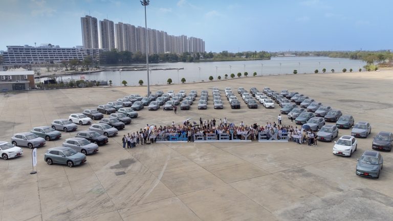 ข่าวรถวันนี้ : ฉลองครอบรอบ 84 ปี กลุ่มธนบุรี จัดพิธีส่งมอบ GEELY EX5 จำนวน 84 คัน ให้แก่ลูกค้ากลุ่มแรกของประเทศไทย