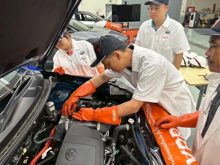 ข่าวรถวันนี้ : โตโยต้า ขอเชิญผู้ที่สนใจเข้าร่วมอบรม ในหัวข้อเทคโนโลยียานยนต์โตโยต้าและการบำรุงรักษาด้วยตัวเอง ณ ศูนย์การศึกษาและฝึกอบรมโตโยต้า