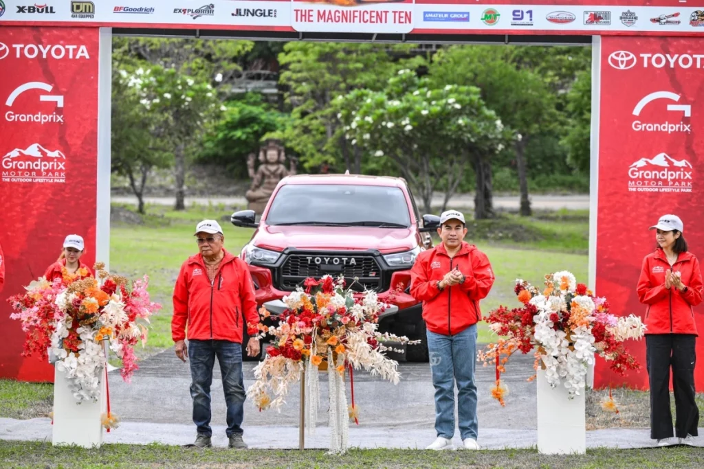TOYOTA HILUX REVO 10 เซียนประจัญบาน 2025