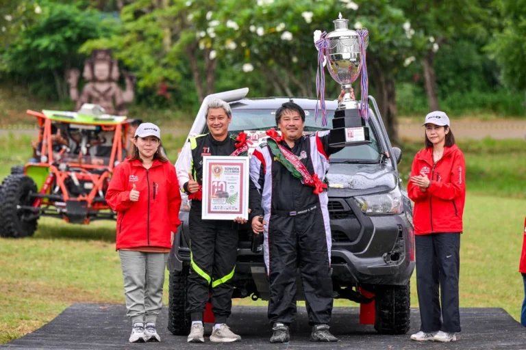 TOYOTA HILUX REVO 10 เซียนประจัญบาน 2025