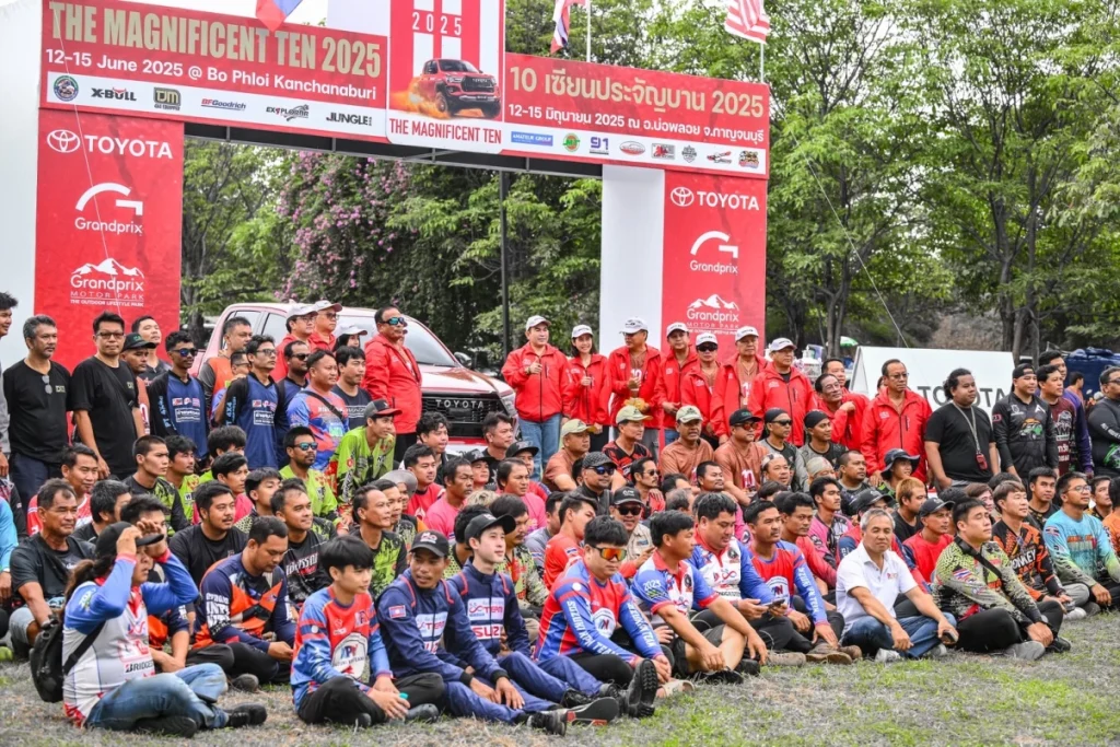 TOYOTA HILUX REVO 10 เซียนประจัญบาน 2025