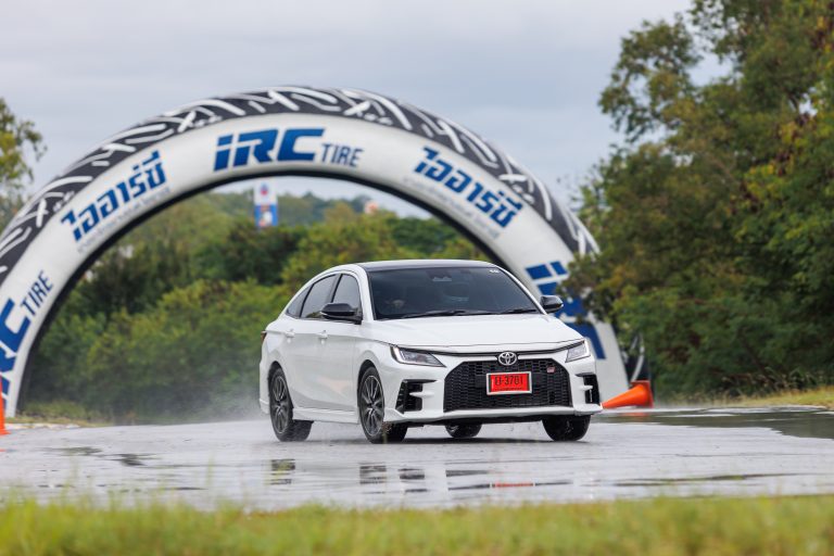 Yaris ativ hev_26_00203