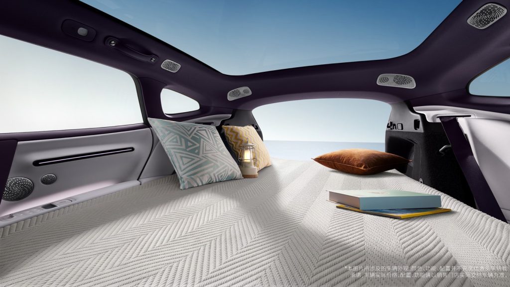 ข่าวรถวันนี้ :AVATR 06T สเตชั่นแวกอนไฟฟ้า ดีไซน์สปอร์ต